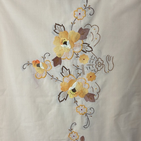 VINTAGE TABLECLOTH W/ FLOWER EMBROIDERY and appliqués 12 napkins - Picture 2 of 8